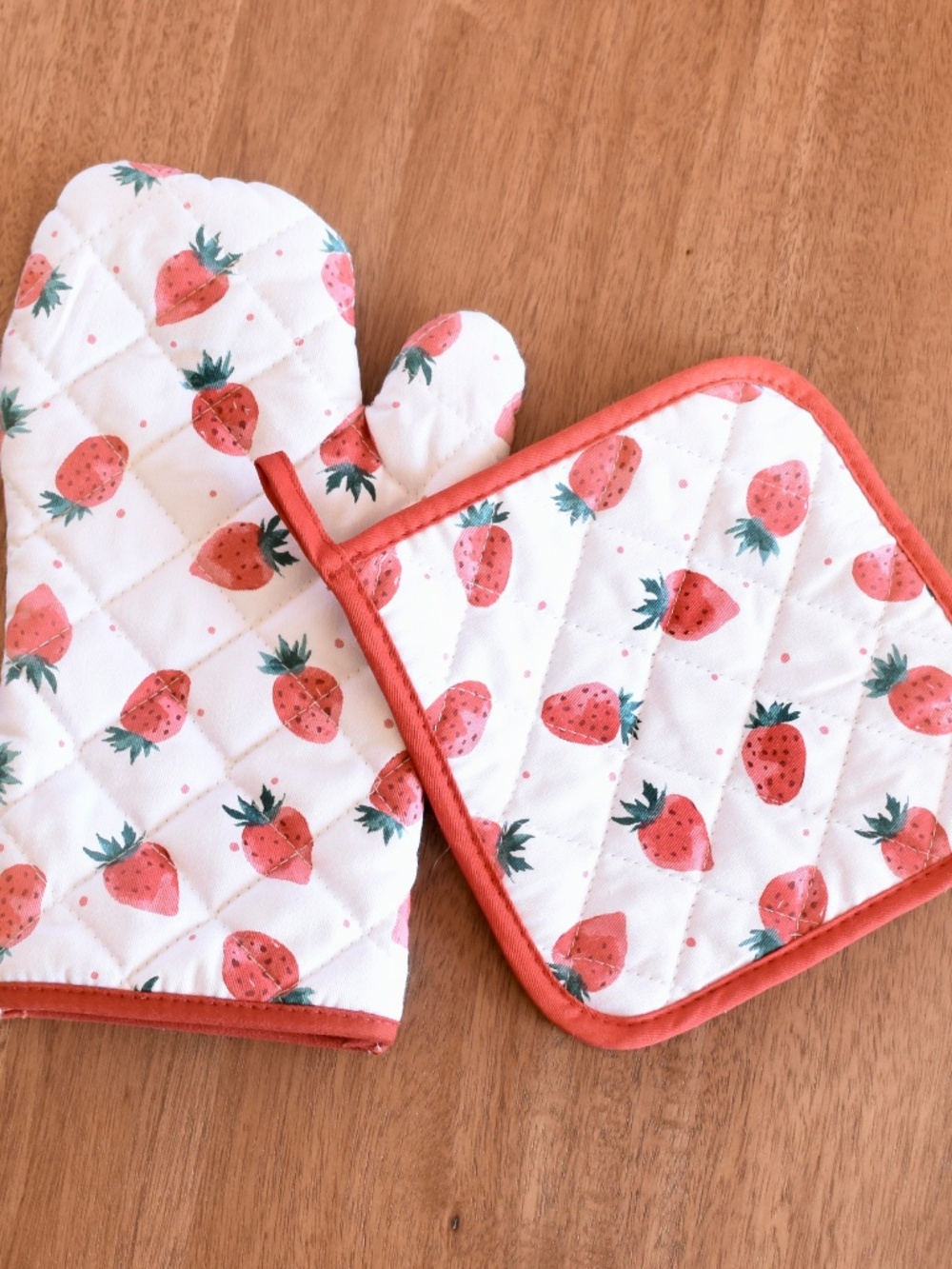 Retro Strawberry Cotton Potholder & Over Mitt Set